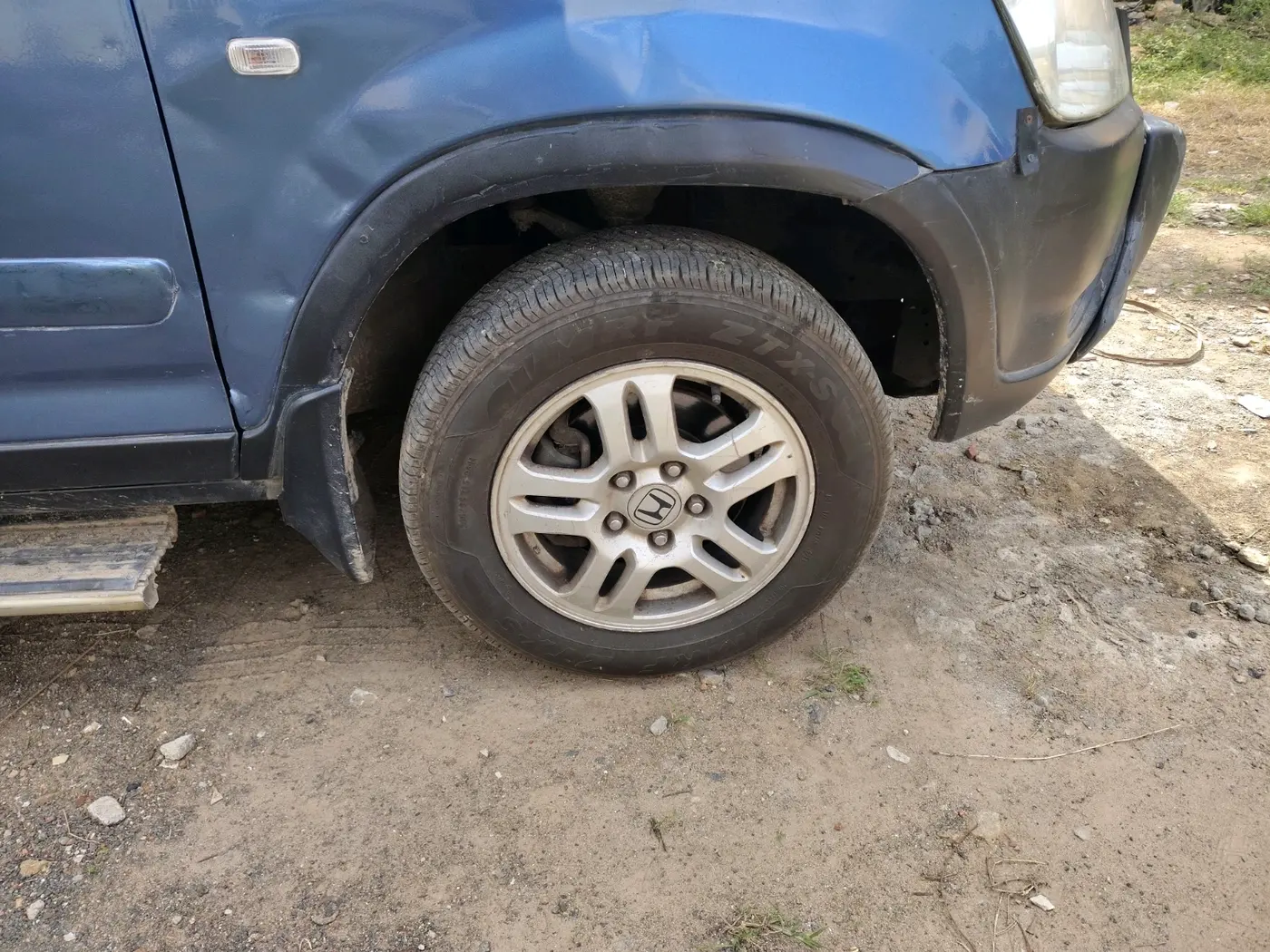 2004 Honda CRV 2.0L 2WD AT, Petrol, Automatic, 1,68,785 km, tyre
