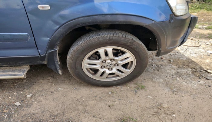 2004 Honda CRV 2.0L 2WD AT, Petrol, Automatic, 1,68,785 km, tyre