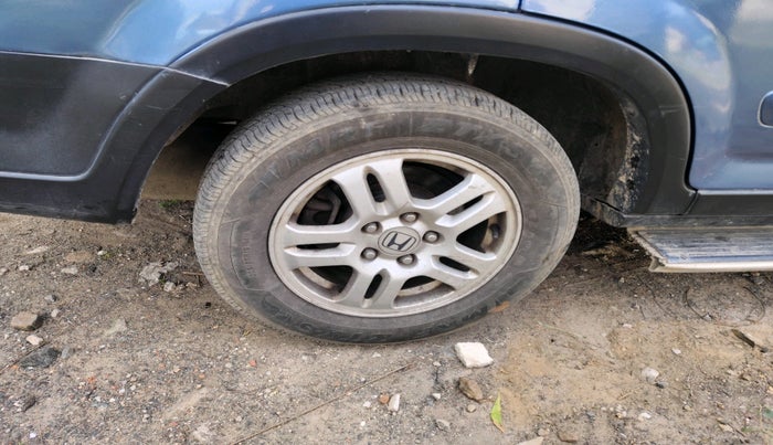 2004 Honda CRV 2.0L 2WD AT, Petrol, Automatic, 1,68,785 km, tyre