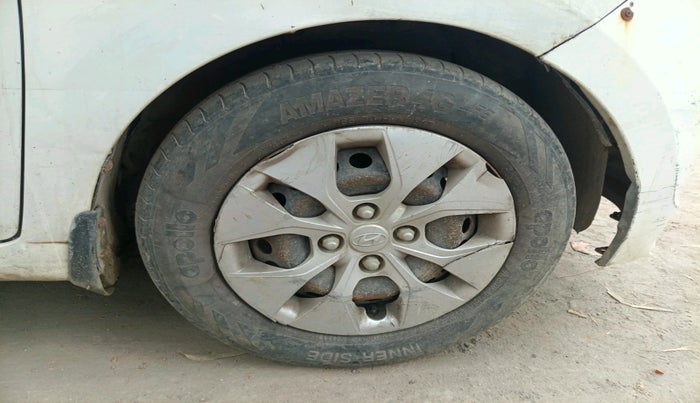 2015 Hyundai Xcent BASE 1.2, Petrol, Manual, 2,55,464 km, tyre