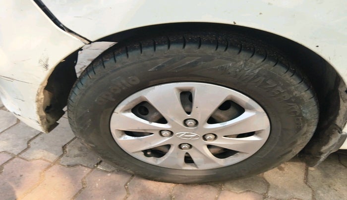 2013 Hyundai i10 SPORTZ 1.2, Petrol, Manual, 2,14,245 km, tyre