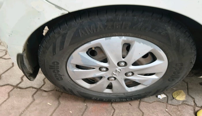 2013 Hyundai i10 SPORTZ 1.2, Petrol, Manual, 2,14,245 km, tyre