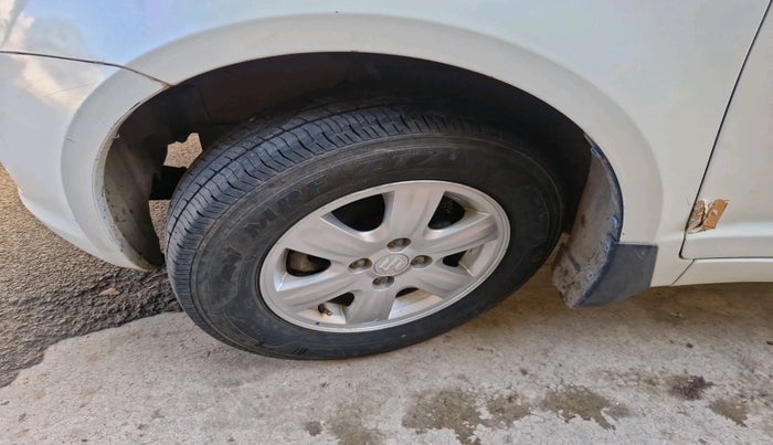 2011 Maruti Swift ZXI, Petrol, Manual, 1,10,810 km, tyre