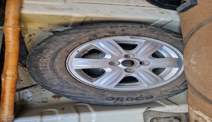 2011 Maruti Swift ZXI, Petrol, Manual, 1,10,810 km, tyre