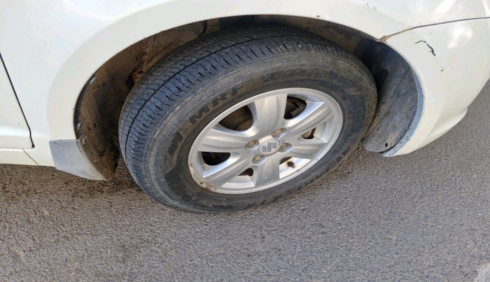 2011 Maruti Swift ZXI, Petrol, Manual, 1,10,810 km, tyre