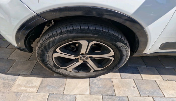 2018 Tata NEXON XZ PLUS DIESEL DUAL TONE, Diesel, Manual, 1,30,401 km, tyre