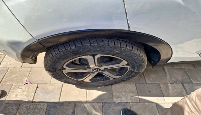 2018 Tata NEXON XZ PLUS DIESEL DUAL TONE, Diesel, Manual, 1,30,401 km, tyre