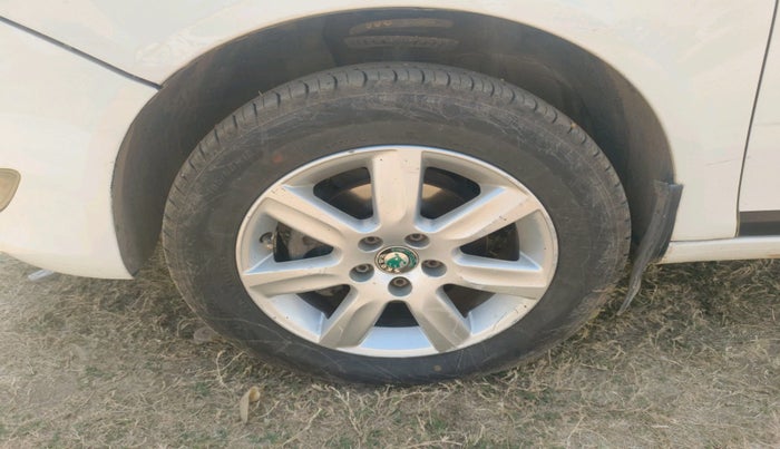 2012 Skoda Fabia AMBITION 1.2 TDI, Diesel, Manual, 1,02,555 km, tyre