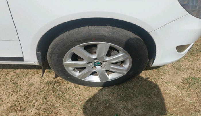 2012 Skoda Fabia AMBITION 1.2 TDI, Diesel, Manual, 1,02,555 km, tyre