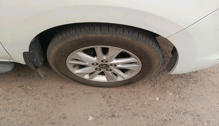 2018 Toyota Innova Crysta 2.4 VX 8 STR, Diesel, Manual, 1,22,580 km, tyre