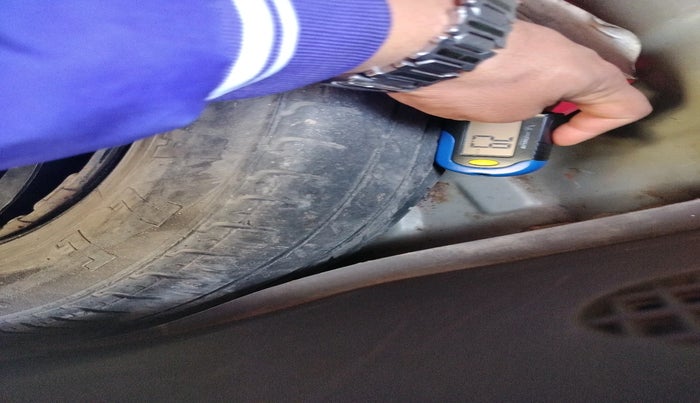 2011 Hyundai i10 MAGNA 1.1, Petrol, Manual, 1,22,702 km, tyre