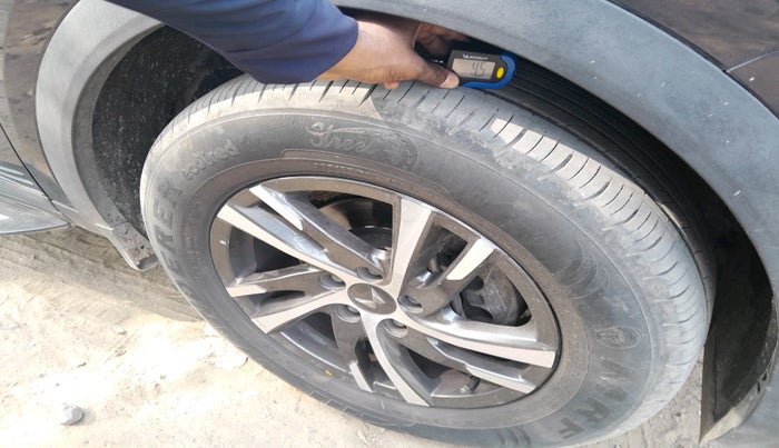 2023 Mahindra XUV700 AX3 D MT 5 STR, Diesel, Manual, 46,271 km, tyre