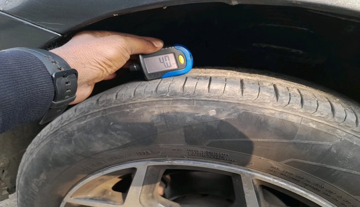 2017 Volkswagen Ameo TRENDLINE 1.2L, Petrol, Manual, 66,963 km, tyre