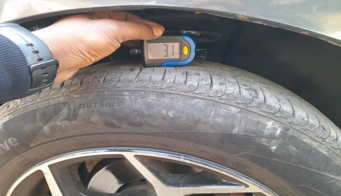 2017 Volkswagen Ameo TRENDLINE 1.2L, Petrol, Manual, 66,963 km, tyre