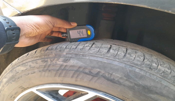 2017 Volkswagen Ameo TRENDLINE 1.2L, Petrol, Manual, 66,963 km, tyre