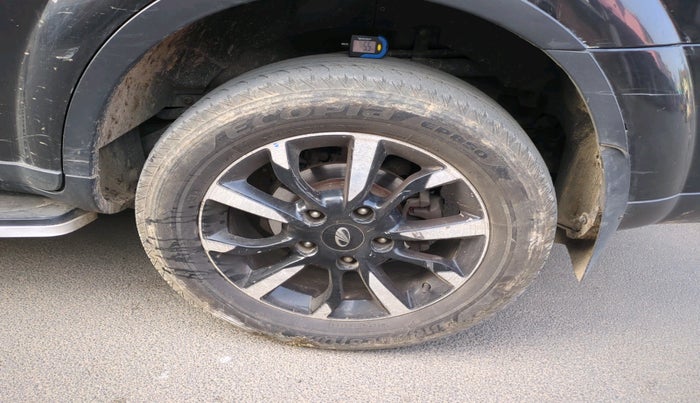 2018 Mahindra XUV500 W11, Diesel, Manual, 1,42,887 km, tyre