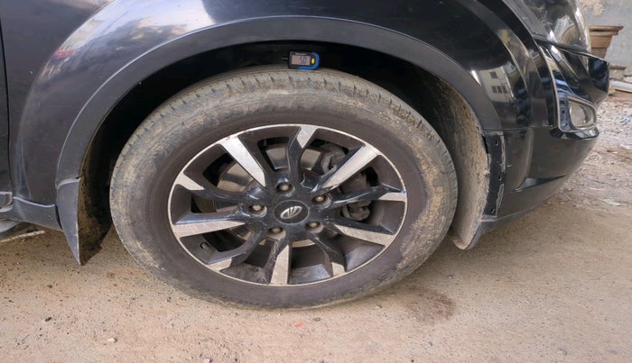 2018 Mahindra XUV500 W11, Diesel, Manual, 1,42,887 km, tyre