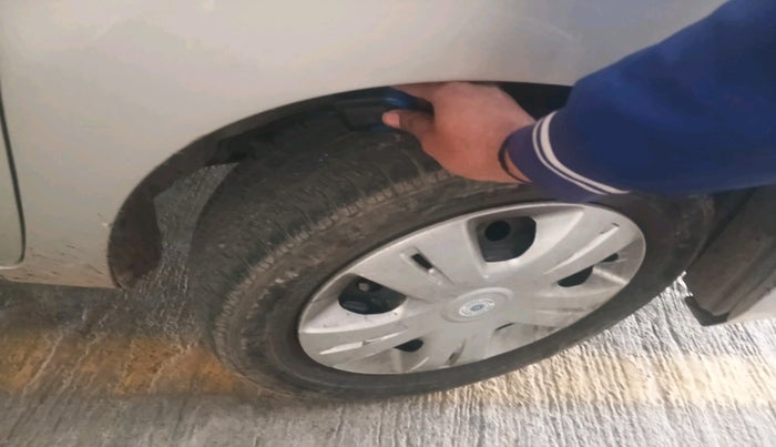 2015 Maruti Wagon R 1.0 VXI, Petrol, Manual, 82,801 km, tyre