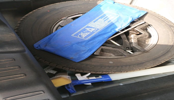 2020 Tata ALTROZ XZ PETROL, Petrol, Manual, 24,512 km, tyre