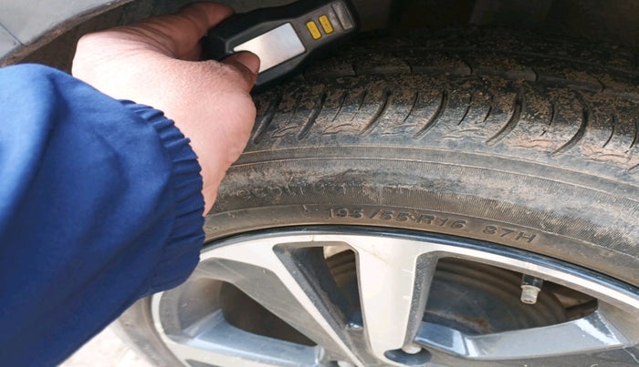 2020 Tata ALTROZ XZ PETROL, Petrol, Manual, 24,512 km, tyre