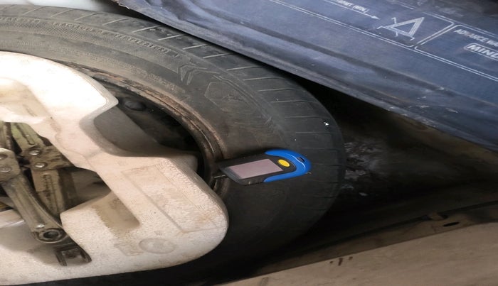 2011 Nissan Micra XV DIESEL, Diesel, Manual, 1,23,156 km, tyre