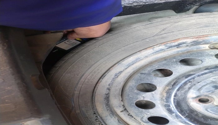 2011 Maruti Wagon R 1.0 VXI, Petrol, Manual, 72,387 km, tyre