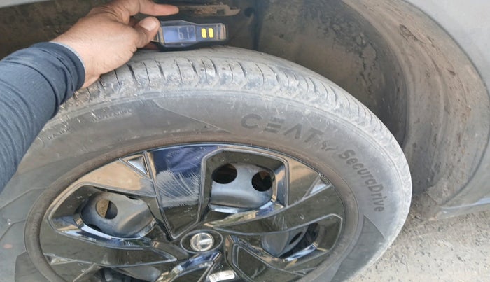 2023 Tata PUNCH ADVENTURE AMT, Petrol, Automatic, 51,534 km, tyre