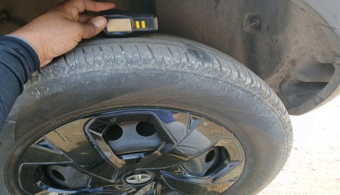 2023 Tata PUNCH ADVENTURE AMT, Petrol, Automatic, 51,534 km, tyre