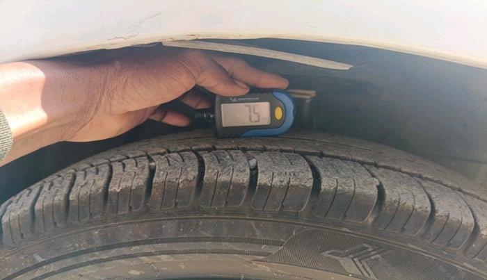 2011 Maruti SX4 VXI, Petrol, Manual, 70,275 km, tyre