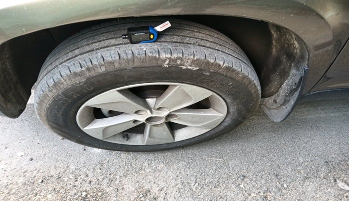 2012 Skoda Yeti ELEGANCE 2.0 TDI CR 4X4, Diesel, Manual, 1,53,400 km, tyre