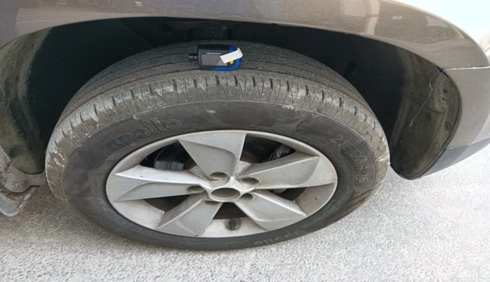 2012 Skoda Yeti ELEGANCE 2.0 TDI CR 4X4, Diesel, Manual, 1,53,400 km, tyre