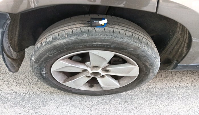 2012 Skoda Yeti ELEGANCE 2.0 TDI CR 4X4, Diesel, Manual, 1,53,400 km, tyre