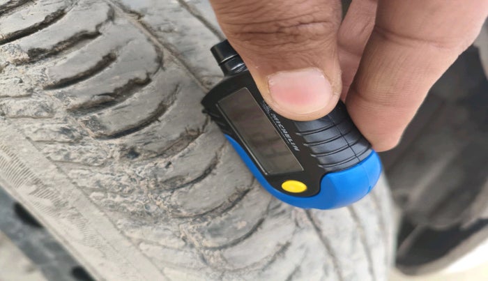 2013 Maruti Ritz LXI, Petrol, Manual, 1,09,001 km, tyre