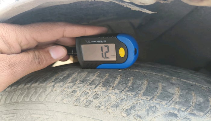 2013 Maruti Ritz LXI, Petrol, Manual, 1,09,001 km, tyre