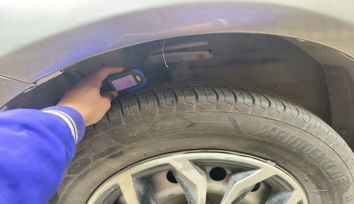 2015 Maruti Swift Dzire LXI, Petrol, Manual, 1,06,272 km, tyre