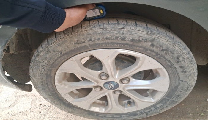 2016 Ford Figo Aspire TITANIUM 1.2 PETROL, Petrol, Manual, 1,03,062 km, tyre