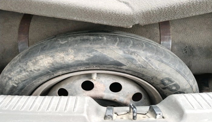 2012 Hyundai i10 MAGNA 1.2, Petrol, Manual, 1,20,304 km, tyre