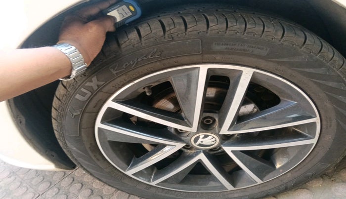 2017 Skoda Rapid Elegance 1.6 MPI AT, Petrol, Automatic, 25,642 km, tyre