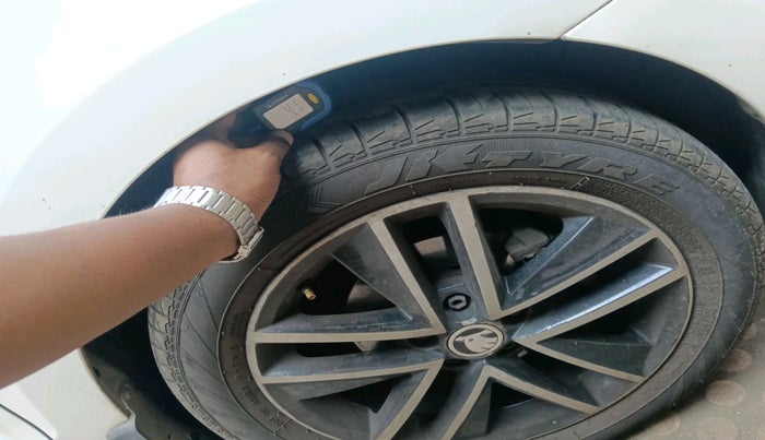 2017 Skoda Rapid Elegance 1.6 MPI AT, Petrol, Automatic, 25,642 km, tyre