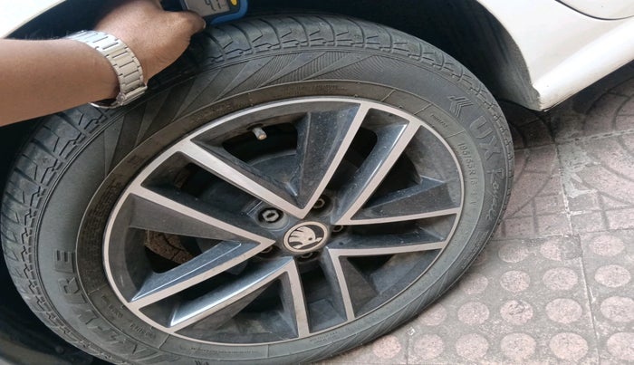 2017 Skoda Rapid Elegance 1.6 MPI AT, Petrol, Automatic, 25,642 km, tyre