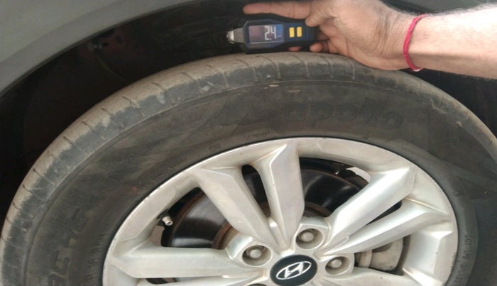 2015 Hyundai Creta SX 1.6 DIESEL, Diesel, Manual, 3,17,475 km, tyre