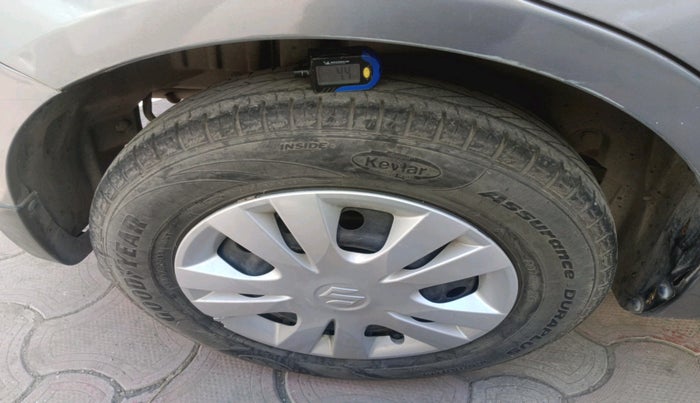 2013 Maruti Swift Dzire VXI, Petrol, Manual, 59,557 km, tyre