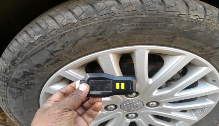 2022 Maruti Dzire ZXI CNG, Petrol, Manual, 50,372 km, tyre