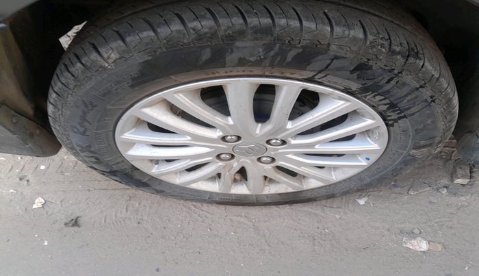 2022 Maruti Dzire ZXI CNG, Petrol, Manual, 50,372 km, tyre