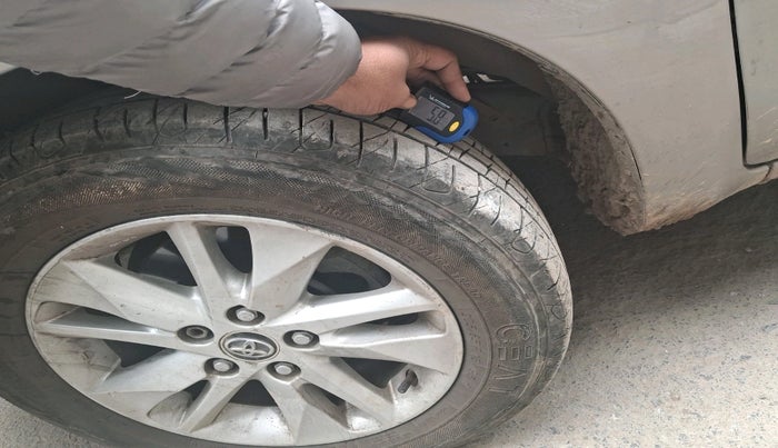 2017 Toyota Innova Crysta 2.4 G 7 STR, Diesel, Manual, 1,22,976 km, tyre