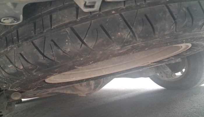 2017 Toyota Innova Crysta 2.4 G 7 STR, Diesel, Manual, 1,22,976 km, tyre