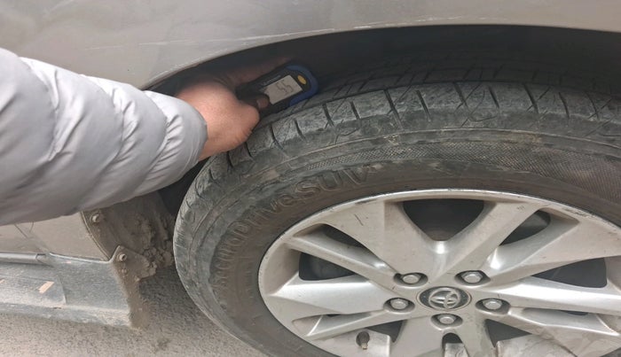 2017 Toyota Innova Crysta 2.4 G 7 STR, Diesel, Manual, 1,22,976 km, tyre