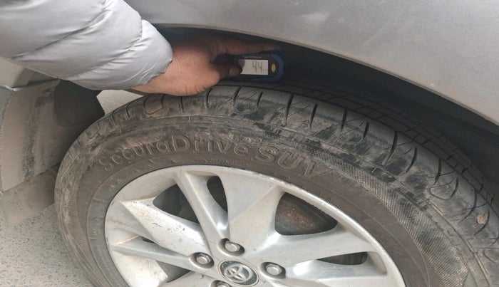 2017 Toyota Innova Crysta 2.4 G 7 STR, Diesel, Manual, 1,22,976 km, tyre