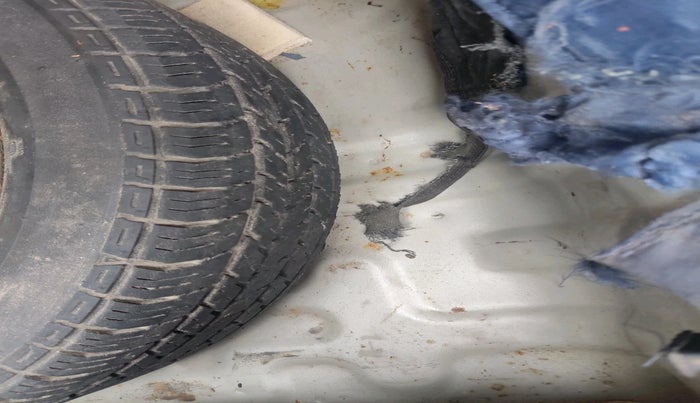 2013 Hyundai Santro Xing GL, Petrol, Manual, 1,11,593 km, tyre