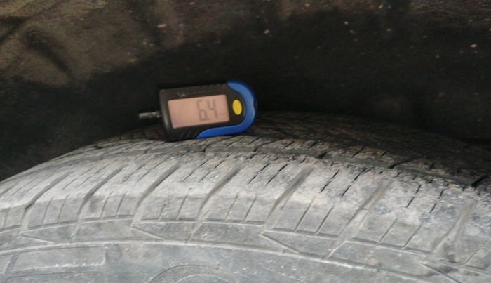 2017 Ford Endeavour TITANIUM 3.2 4X4 AT, Diesel, Automatic, 2,14,514 km, tyre